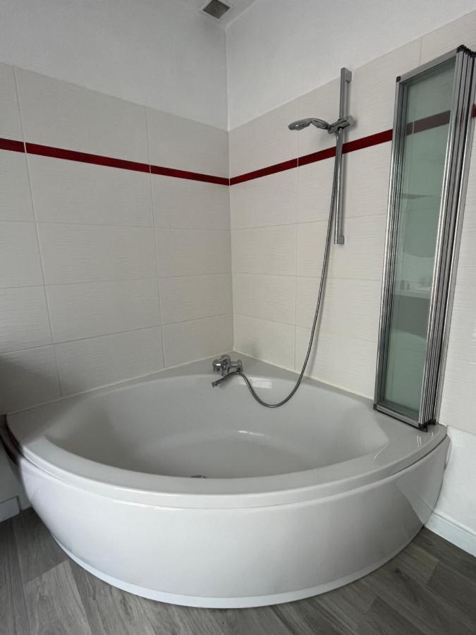 Vivez Au Coeur Historique - St Francois - Grand Appartement Confortable Hawr Zewnętrze zdjęcie